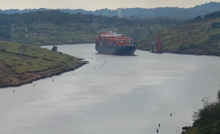এল নিনোর তীব্র খরায় পানামা খালে জাহাজ চলাচল কমানোর পরিকল্পনা