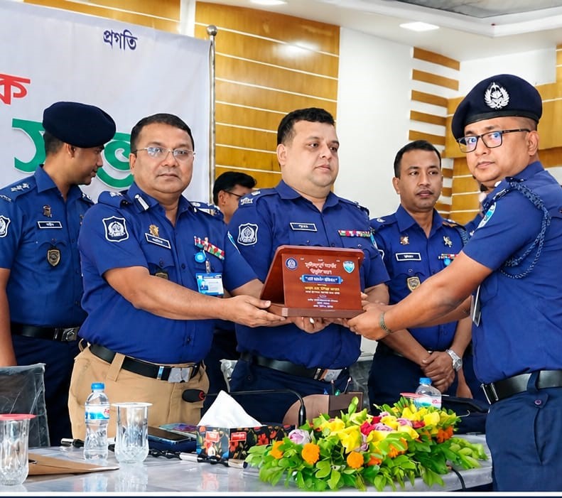 কুমিল্লায় শ্রেষ্ঠ সার্কেল ও ওসি নির্বাচিত, দাউদকান্দিতে আনন্দের চমক
