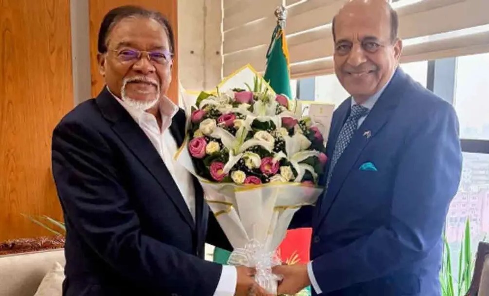 বাংলাদেশ-ভারত দ্বিপক্ষীয় সম্পর্ক নিয়ে উপদেষ্টার সঙ্গে ভারতীয় হাইকমিশনারের বৈঠক