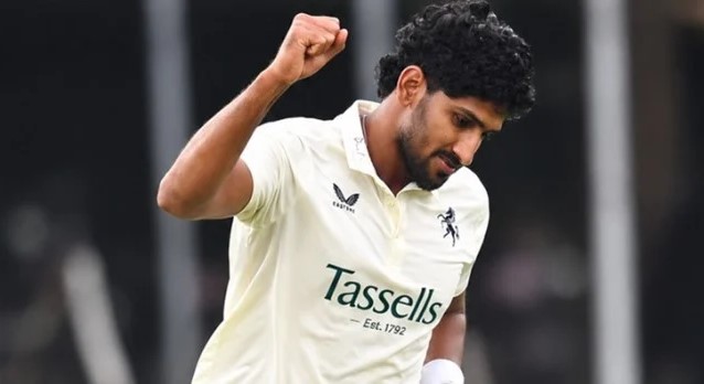 কাউন্টি চ্যাম্পিয়নশিপে কেন্টের হয়ে বল করছেন বাংলাদেশি পেসার খালেদ আহমেদ