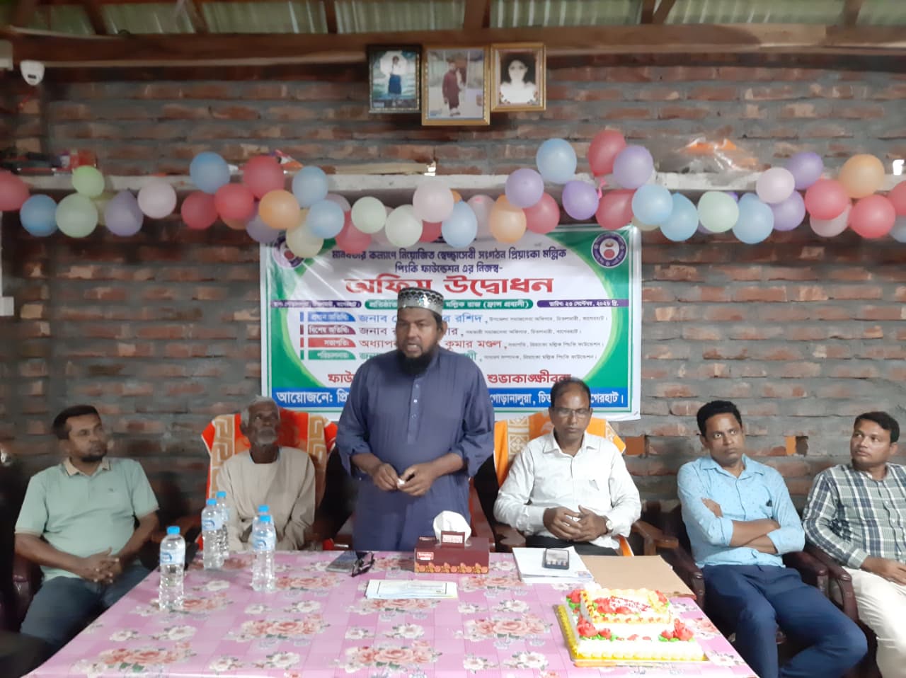 চিতলমারীতে প্রিয়াংকা মল্লিক পিংকি ফাউন্ডেশনের কার্যালয় উদ্বোধন অনুষ্ঠানে অতিথিরা