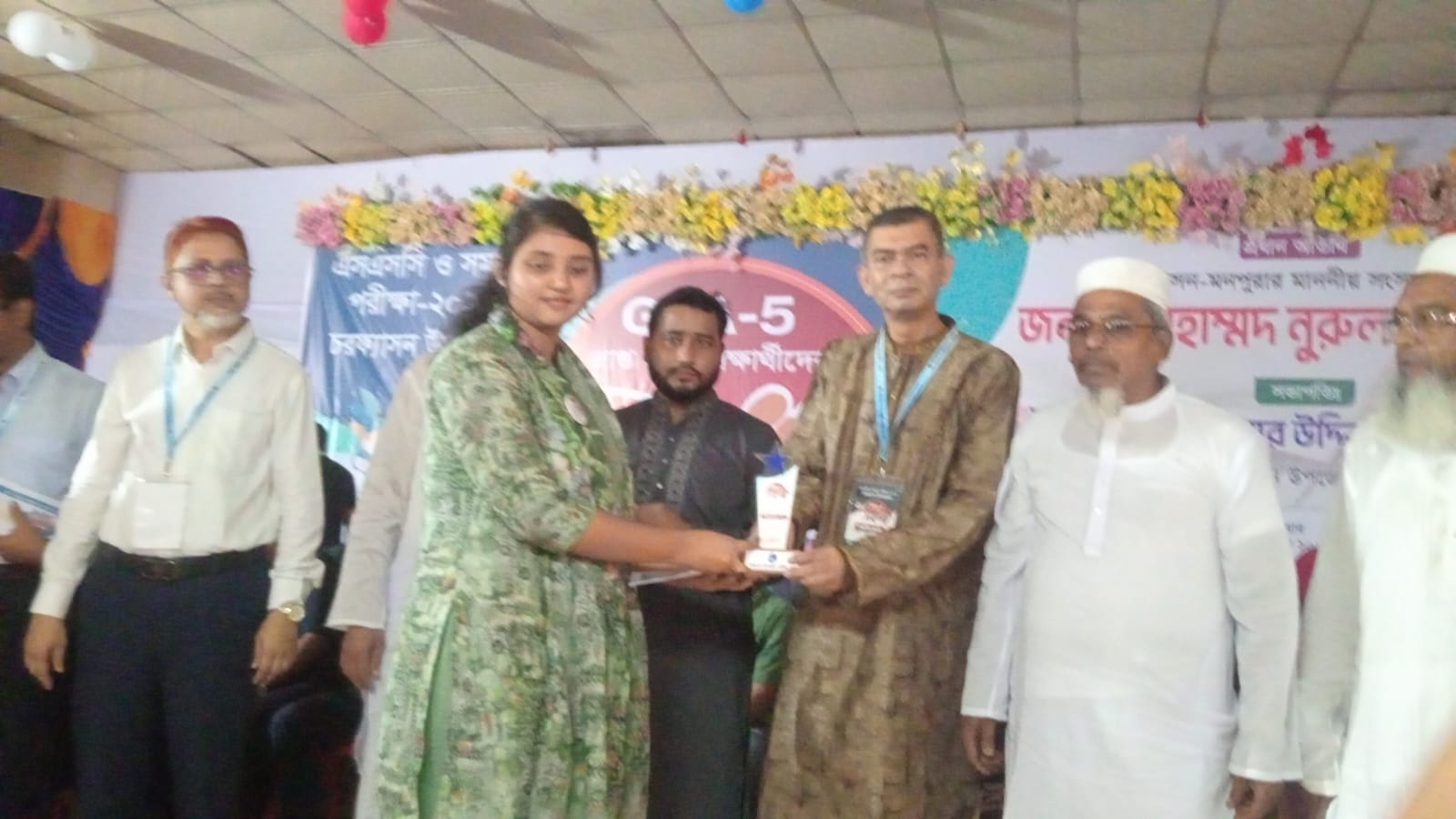 চরফ্যাশনে জিপিএ-৫ পাওয়া ৬৩ শিক্ষার্থীকে সংবর্ধনা ও সম্মাননা প্রদান