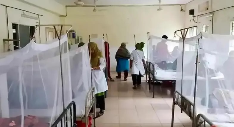 খুলনায় ডেঙ্গু রোগীদের চিকিৎসা দেওয়া হচ্ছে হাসপাতালে