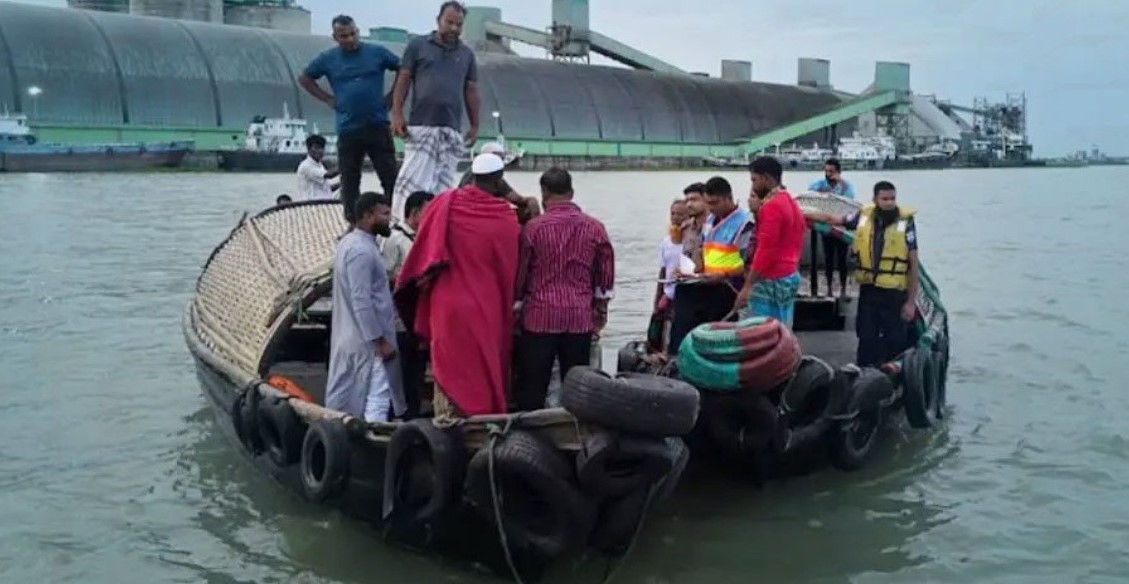 মেঘনা নদীতে ট্রলারডুবির পর উদ্ধার অভিযান