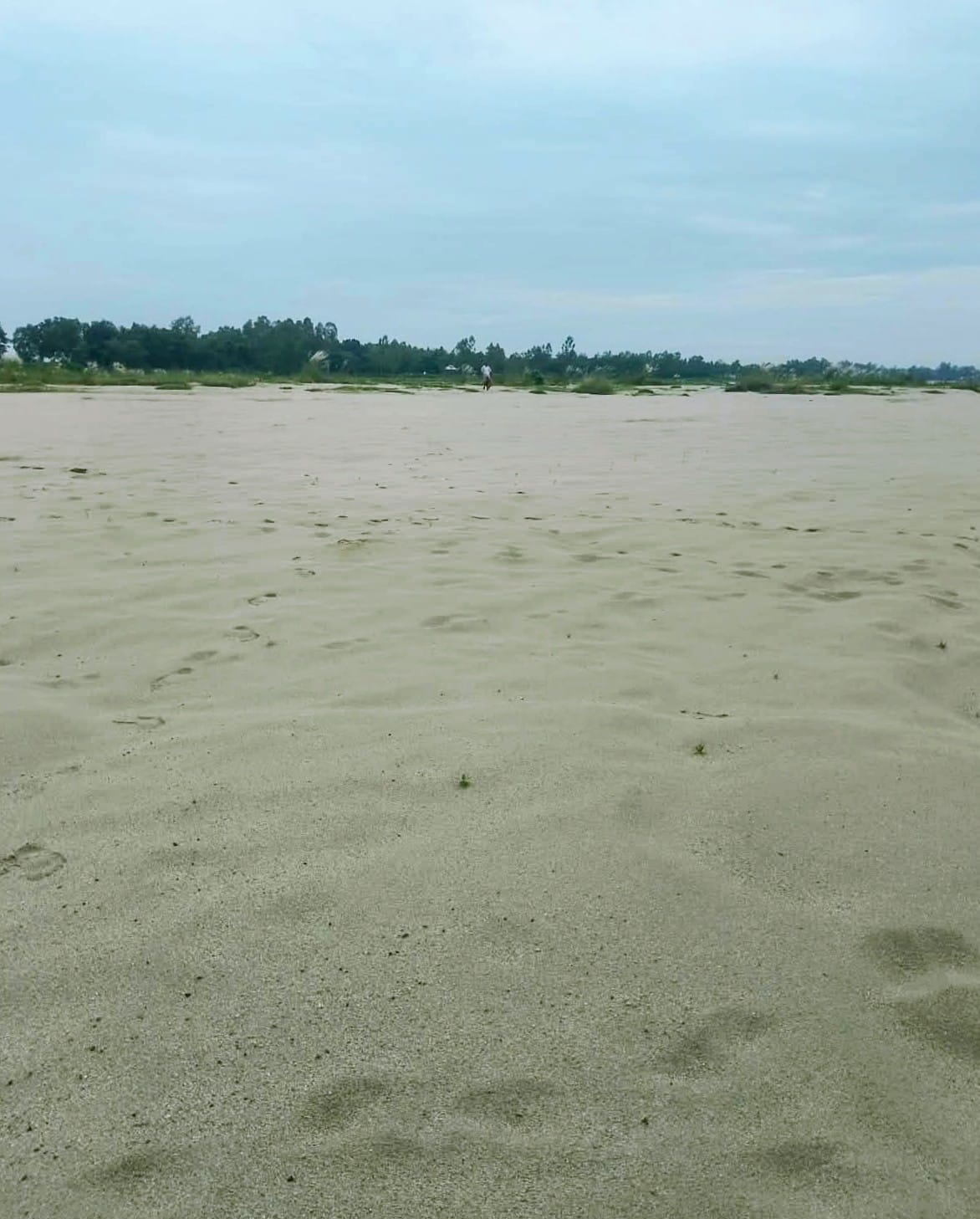 বীরগঞ্জের আত্রাই নদীর বালুচরে বালু সংকট ও প্রস্তাবিত বালুমহাল এলাকা