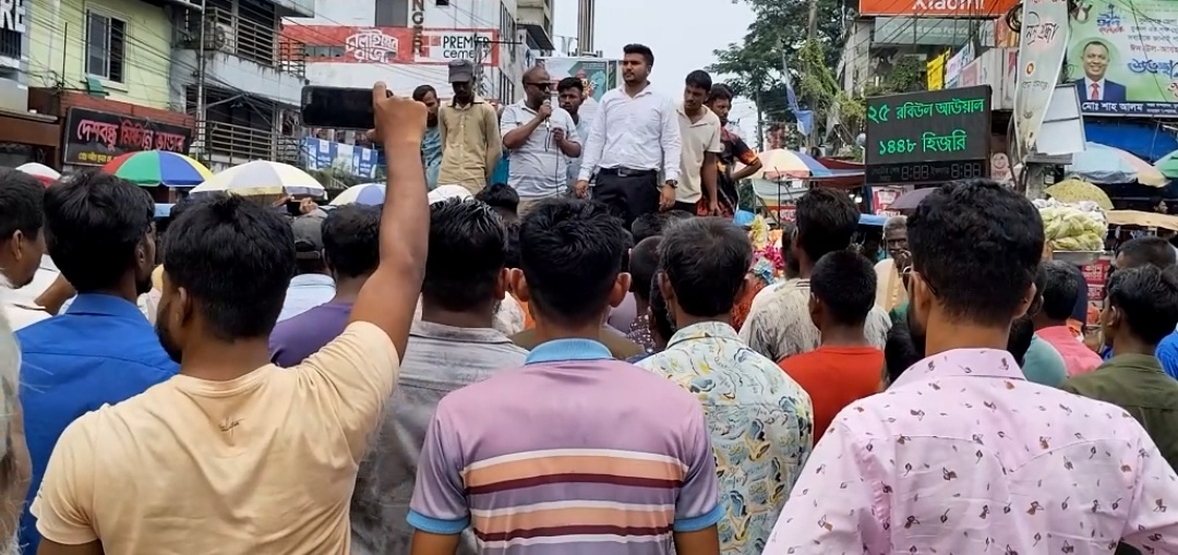 সুনামগঞ্জে নতুন নম্বর প্লেটের দাবিতে ব্যাটারিচালিত অটোরিকশা মালিক-শ্রমিকদের বিক্ষোভ
