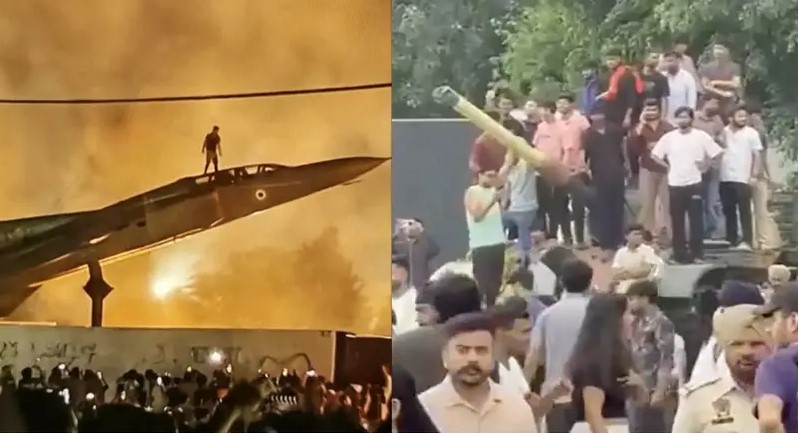 ভারতের বিশ্ববিদ্যালয় ক্যাম্পাসে বিক্ষোভরত শিক্ষার্থীরা