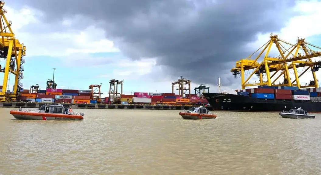 জাহাজ বণ্টনে অনিয়মের অভিযোগে চার শিপ হ্যান্ডলিং অপারেটরের লাইসেন্স স্থগিত করেছে চট্টগ্রাম বন্দর কর্তৃপক্ষ