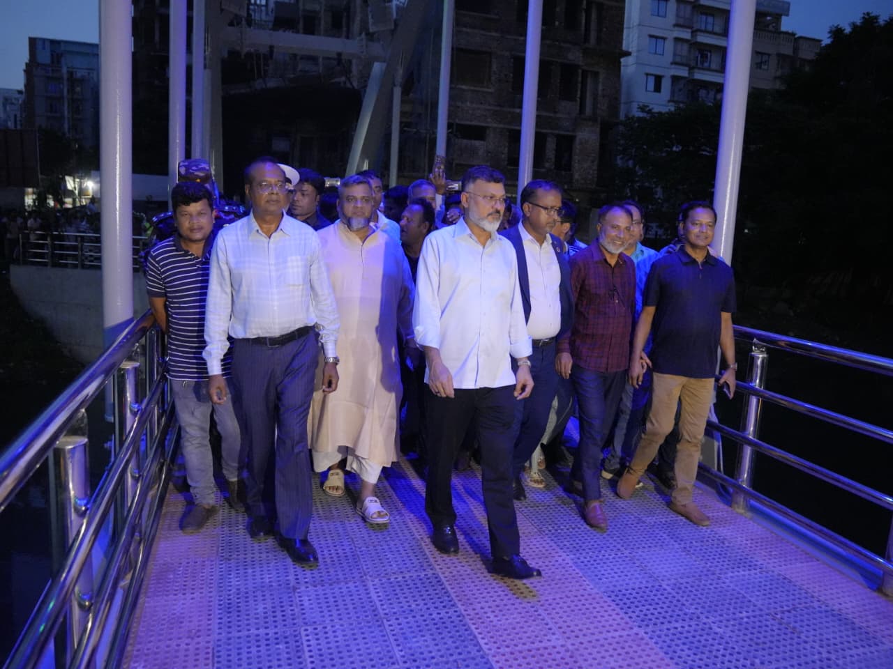 বনশ্রী-আফতাবনগরের মধ্যে ডিএনসিসির নির্মিত স্টিল ফুটব্রিজ