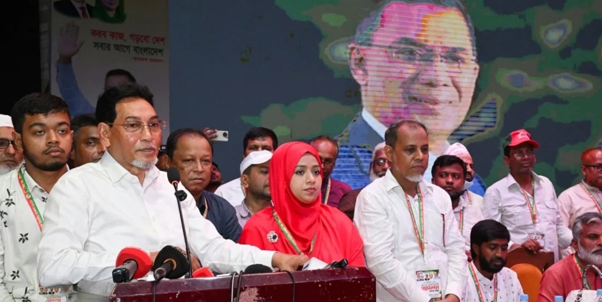 বরিশালে জিয়া মঞ্চের বিভাগীয় সম্মেলনে বক্তব্য দিচ্ছেন জাতীয় সংসদের চিফ হুইপ নূরুল ইসলাম মনি