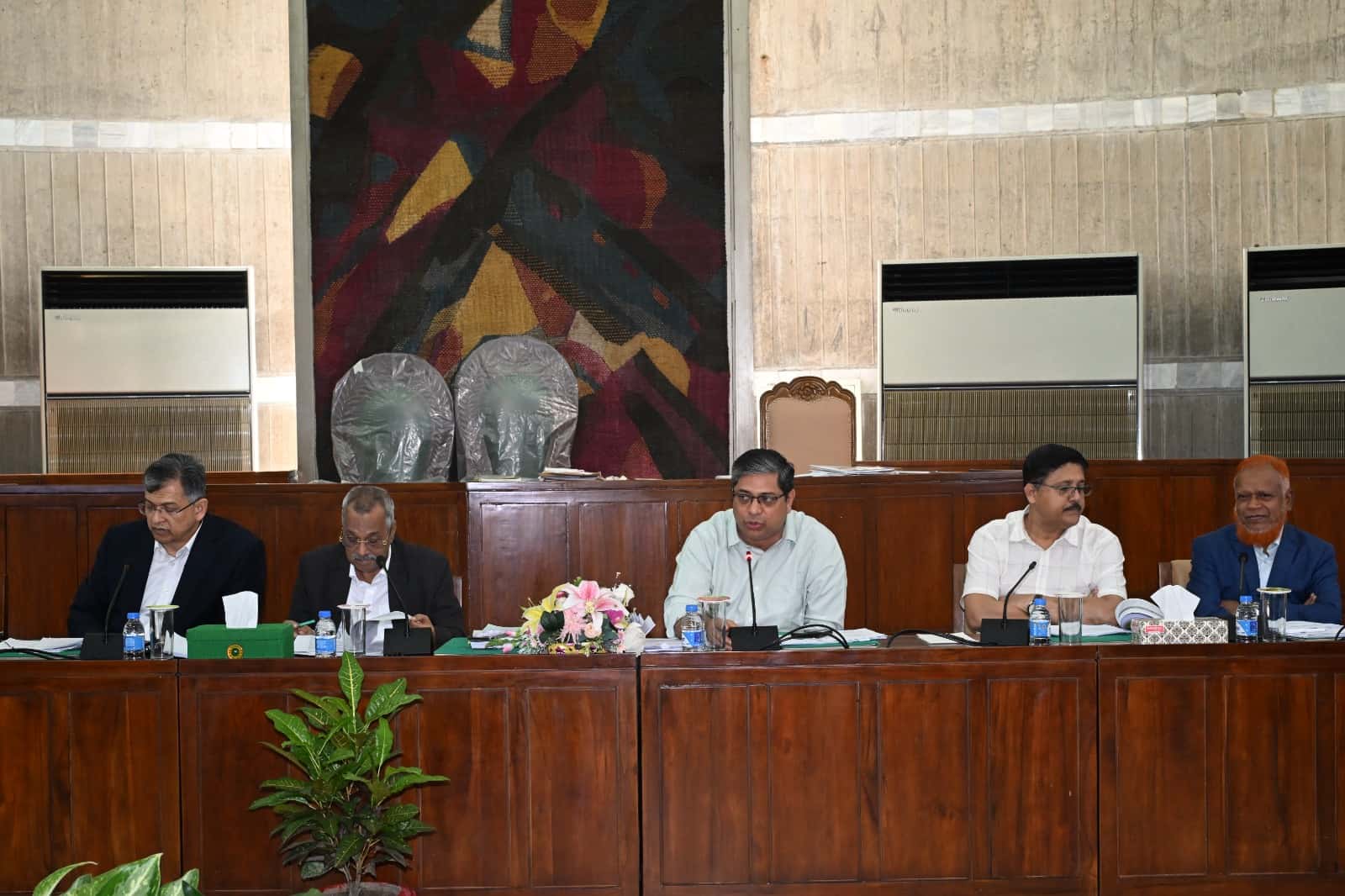 জাতীয় সংসদ ভবনে স্বরাষ্ট্র মন্ত্রণালয় সম্পর্কিত স্থায়ী কমিটির পঞ্চম বৈঠক অনুষ্ঠিত হয়েছে।
