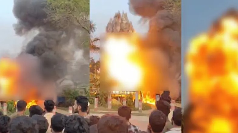 নারায়ণগঞ্জের সিদ্ধিরগঞ্জে ফার্নেস অয়েলের গুদামে অগ্নিকাণ্ডের ঘটনা।