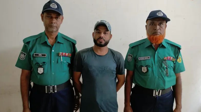 চট্টগ্রামের হালিশহরে কিশোরকে অপহরণ ও ভিডিও দিয়ে ব্ল্যাকমেইলের অভিযোগে করা মামলার সংবাদ।