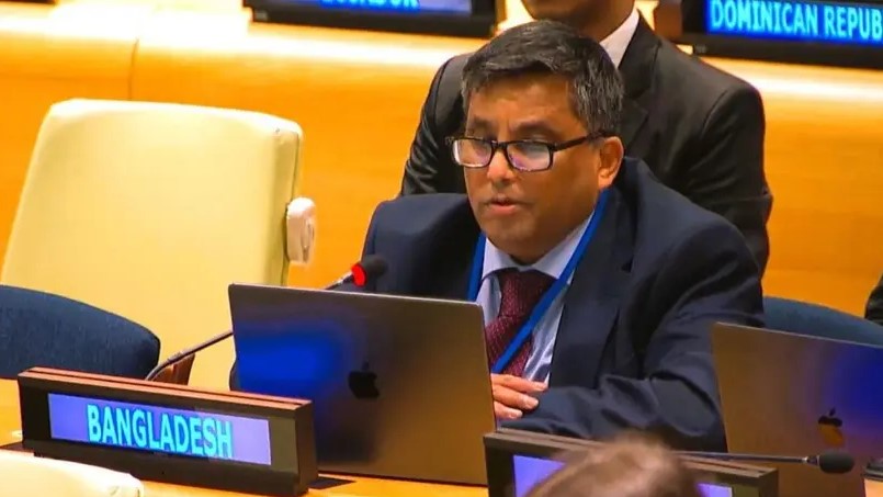 জাতিসংঘে বাংলাদেশের পক্ষে মানবতাবিরোধী অপরাধের বিচার ও ভুক্তভোগীদের সুরক্ষার আহ্বান জানাচ্ছেন সংসদ সদস্য মুহাম্মদ নওশাদ জমির।