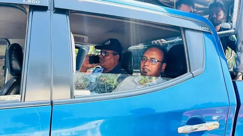  ভারতে যাওয়ার পথে তামাবিল ইমিগ্রেশন চেকপোস্ট থেকে আওয়ামী লীগ নেতা কামাল আহমদকে আটক করেছে পুলিশ।