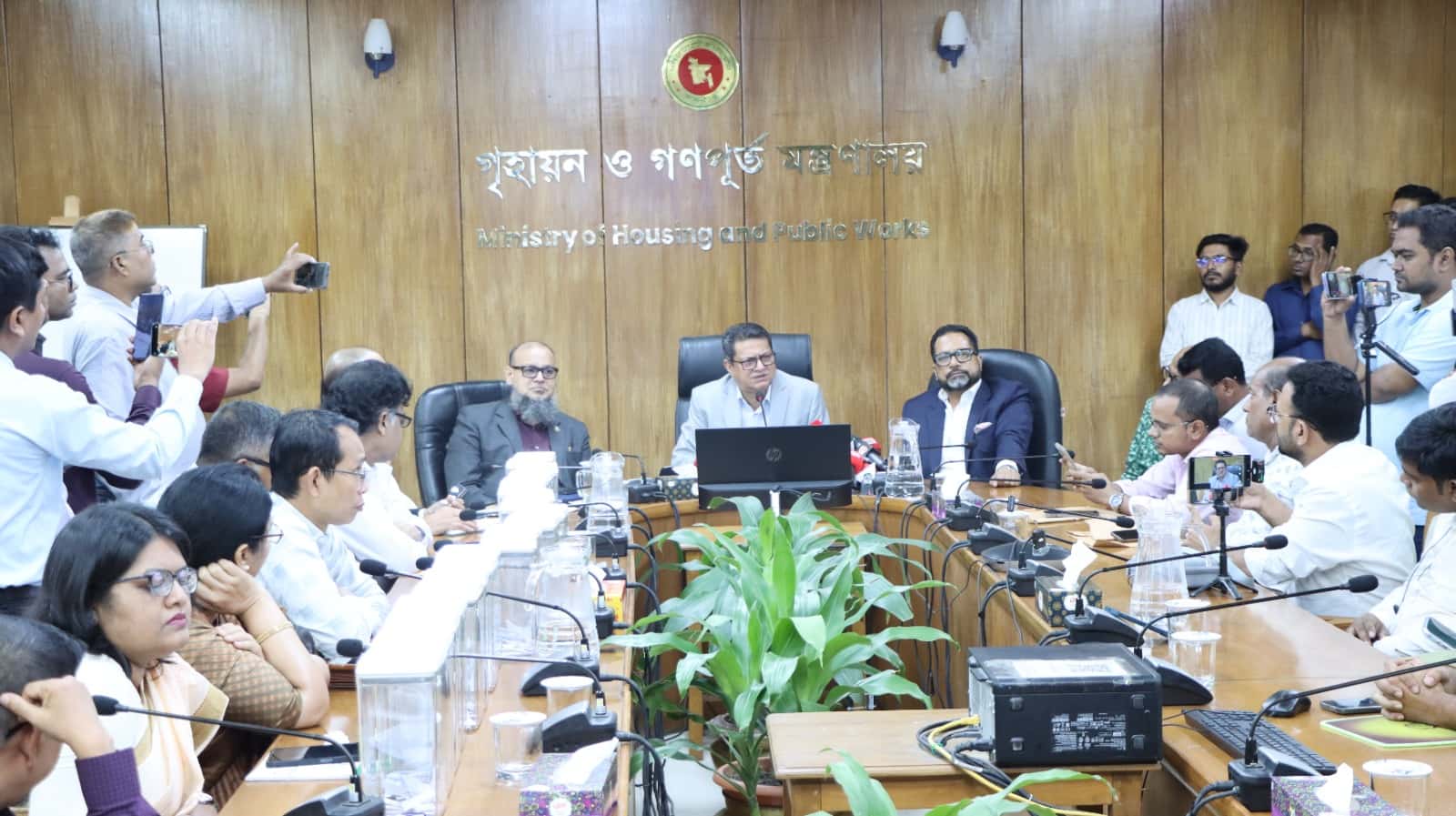  নির্বাহী প্রকৌশলীদের বদলি-পদায়ন লটারিতে অংশ নেন গৃহায়ন ও গণপূর্তমন্ত্রী জাকারিয়া তাহের ও প্রতিমন্ত্রী আহম্মদ সোহেল মনজুর।