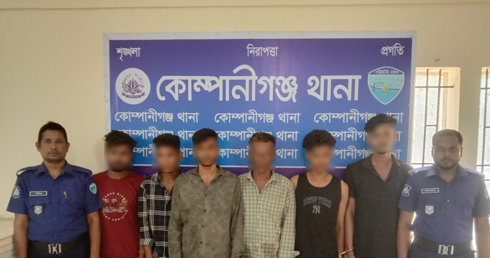 নোয়াখালীতে কিশোর গ্যাংবিরোধী অভিযানে ১০৪ জনকে আটক করেছে পুলিশ।