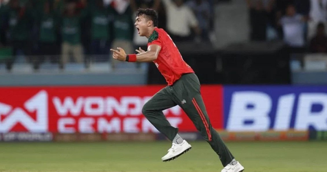 জিম্বাবুয়ের বিপক্ষে আবুধাবিতে বাংলাদেশের পেসার তাসকিন আহমেদের বোলিং।