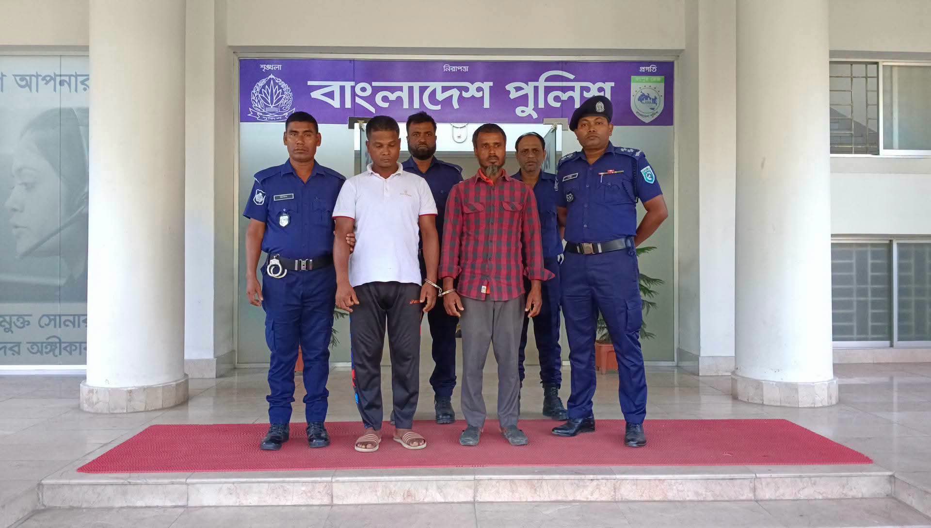 পার্বতীপুরে বিরোধের ঘটনায় প্রধান শিক্ষক মনোরঞ্জন রায়ের মৃত্যুর পর ঘটনাস্থলে পুলিশের তদন্ত