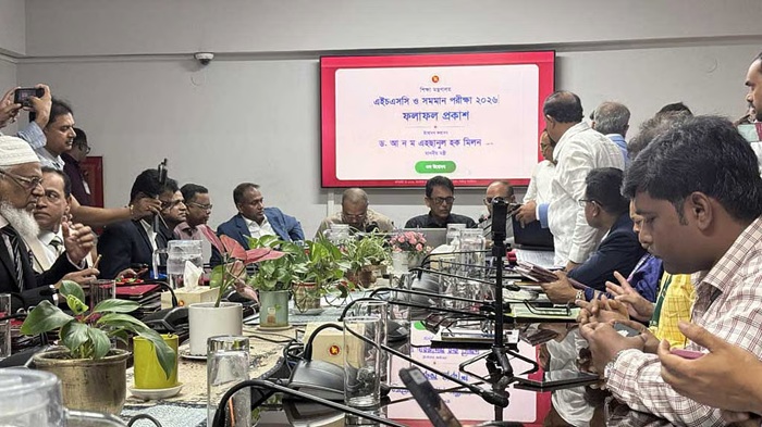 এইচএসসিতে পাসের হারে ২২ বছরের রেকর্ড পতন, কমেছে জিপিএ-৫