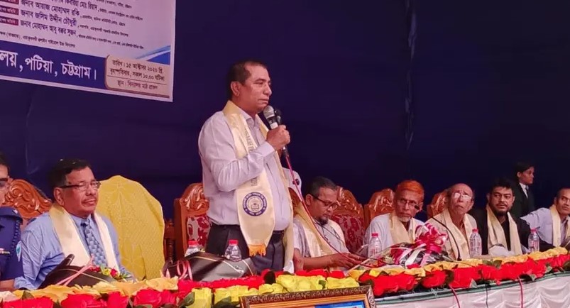 পটিয়ায় বিদ্যালয়ের সংবর্ধনা ও পুরস্কার বিতরণী অনুষ্ঠানে বক্তব্য দিচ্ছেন সংসদ সদস্য এনামুল হক এনাম