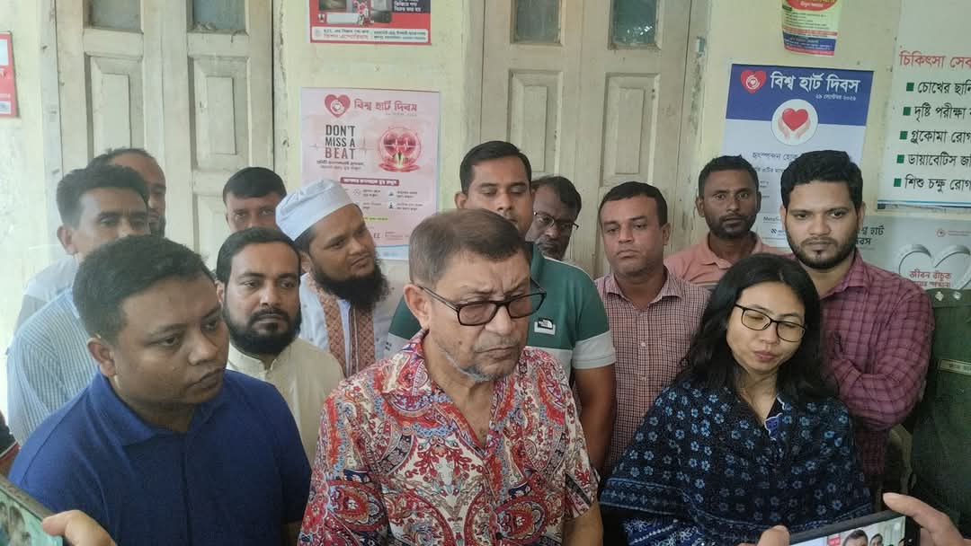 ফুলপুর উপজেলা স্বাস্থ্য কমপ্লেক্সের চিকিৎসাসেবা ও পরিচ্ছন্নতা পরিদর্শন করছেন স্বাস্থ্যমন্ত্রী সরদার মো. সাখাওয়াত হোসেন