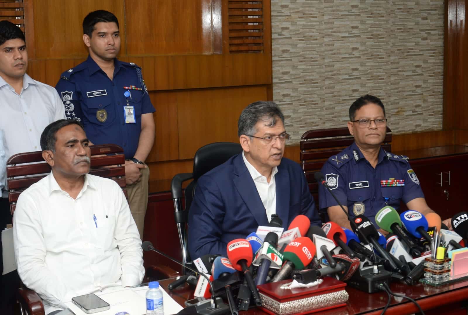 পুলিশের স্বতন্ত্র সাইবার ইউনিটের উদ্বোধন করছেন স্বরাষ্ট্রমন্ত্রী সালাহউদ্দিন আহমদ