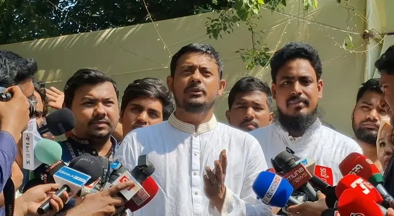 ইশরাক হোসেনের পদত্যাগ ও স্বরাষ্ট্রমন্ত্রীর ভূমিকা নিয়ে বক্তব্য দিচ্ছেন নাসীরুদ্দীন পাটওয়ারী