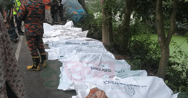 নাটোরে বাস-ট্রাকের মুখোমুখি সংঘর্ষে নিহত ১১, আহত অন্তত ৩৫