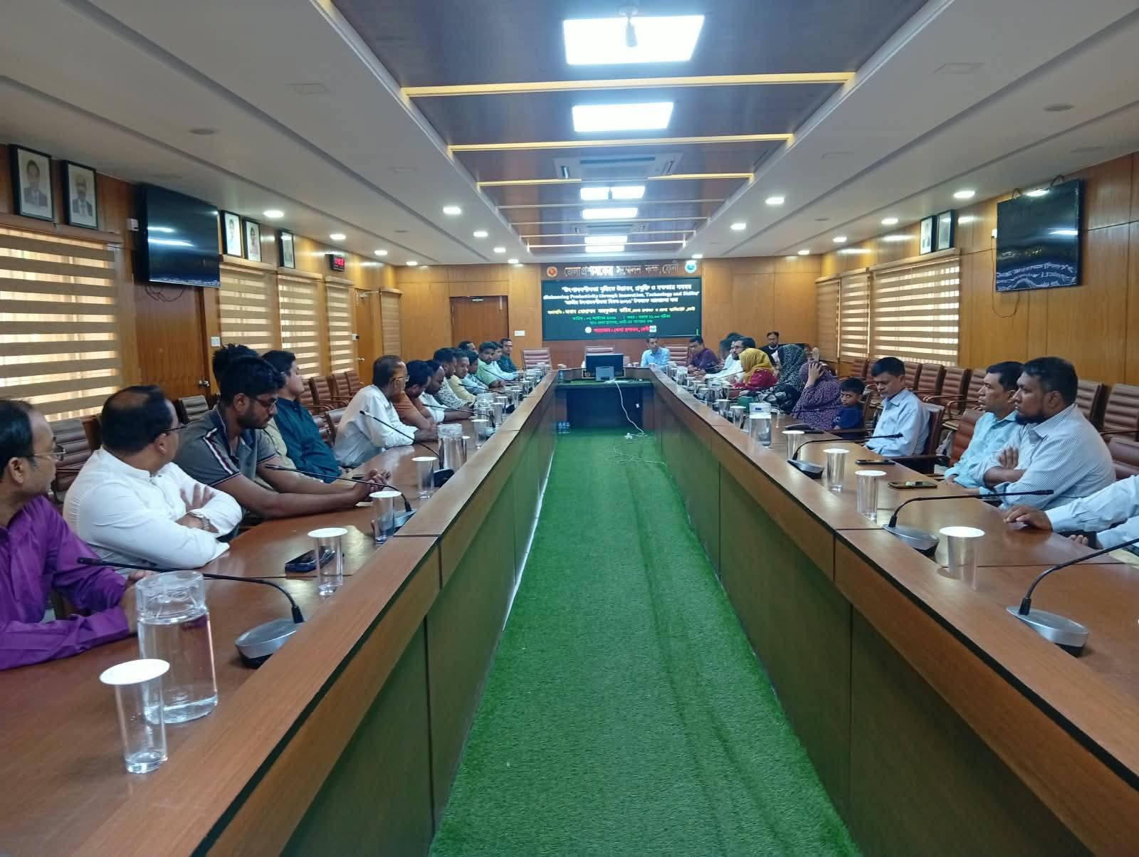 ফেনীতে জাতীয় উৎপাদনশীলতা দিবস উপলক্ষে আলোচনা সভায় বক্তব্য দিচ্ছেন জেলা প্রশাসক