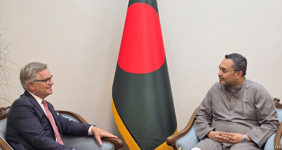 ইউরোপে বাংলাদেশি কর্মী পাঠানো নিয়ে মাহ্দী আমিনের সঙ্গে ইইউ প্রতিনিধিদলের বৈঠক