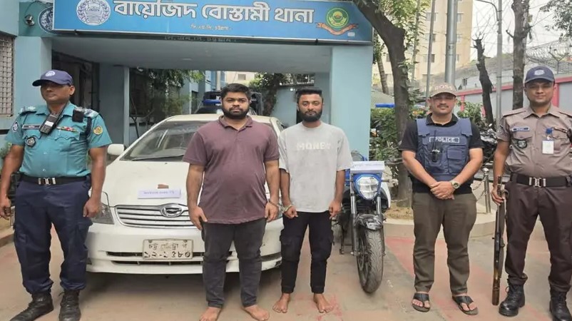 চট্টগ্রামের বায়েজিদ বোস্তামীতে মোটরসাইকেল ছিনতাইয়ের ঘটনায় গ্রেপ্তার ও উদ্ধার অভিযানসংক্রান্ত ছবি