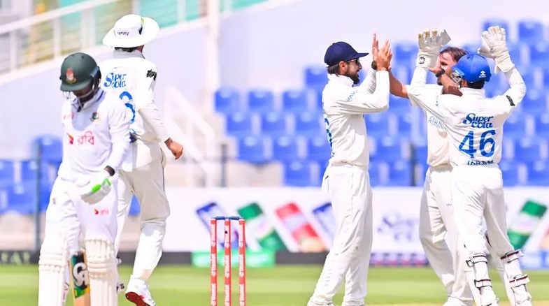 আফগানিস্তানের বিপক্ষে টেস্টে ব্যাটিং করছেন বাংলাদেশের ব্যাটার