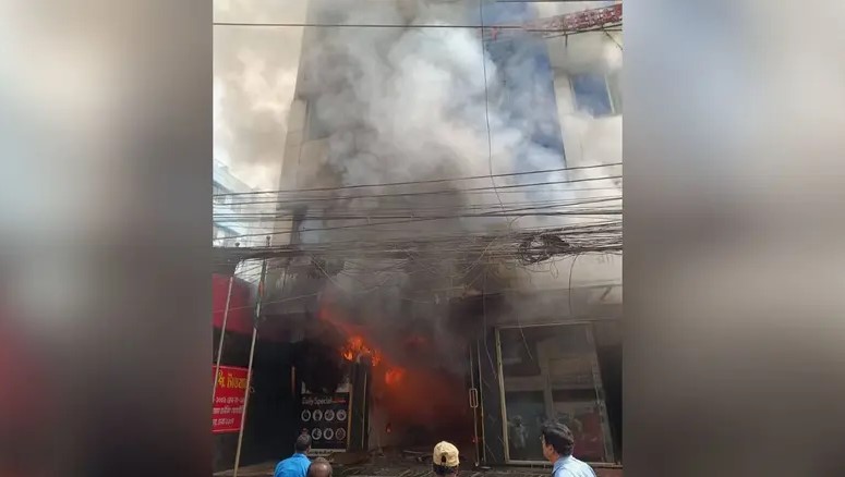আদাবরে ঢাকা কলেজ অব ফিজিওথেরাপি সেন্টারের কিচেনে অগ্নিকাণ্ড
