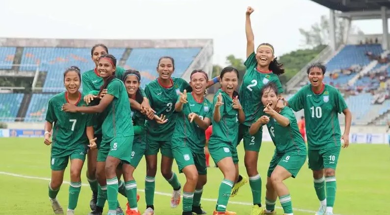  এশিয়ান গেমসে বাংলাদেশের নারী ফুটবল দলের পারফরম্যান্সের পর ফিফা র‌্যাঙ্কিংয়ে উন্নতির খবর।