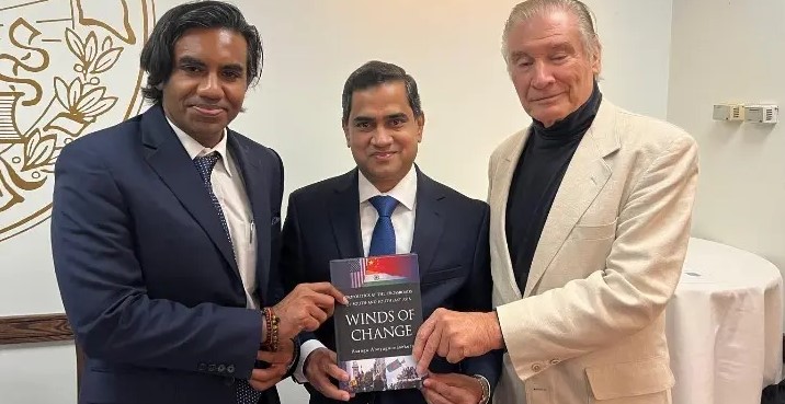 ওয়াশিংটন ডিসির ন্যাশনাল প্রেস ক্লাবে আলোচনা সভায় বক্তব্য দিচ্ছেন রাষ্ট্রদূত মুশফিকুল ফজল আনসারী