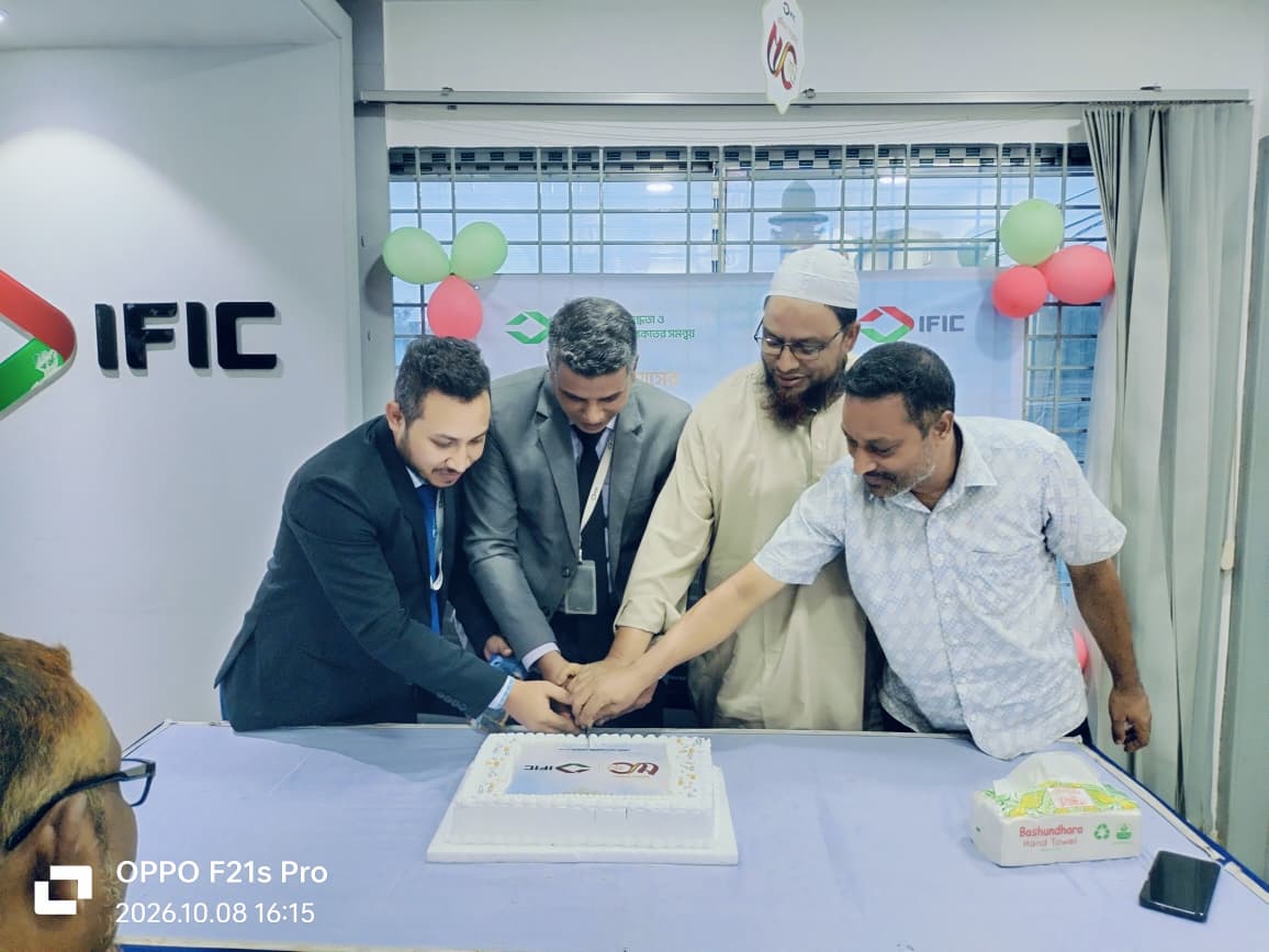  চিলমারীতে আইএফআইসি ব্যাংকের সুবর্ণজয়ন্তী উদযাপন অনুষ্ঠানে অতিথিরা