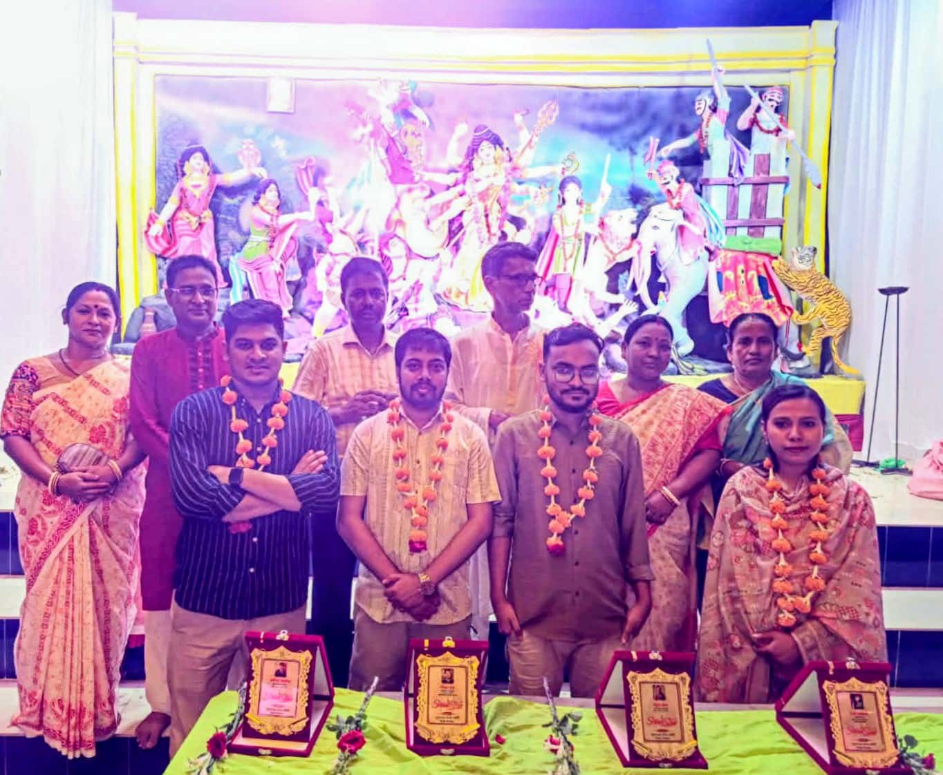  বীরগঞ্জে নতুনপাড়া পূজা উদযাপন কমিটির উদ্যোগে চার কৃতী ব্যক্তিকে সম্মাননা ক্রেস্ট প্রদান