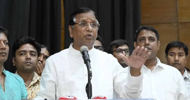 দুর্গাপূজা উপলক্ষে ডিএসসিসির প্রস্তুতি ও অনুদান নিয়ে বক্তব্য দিচ্ছেন প্রশাসক মো. আবদুস সালাম