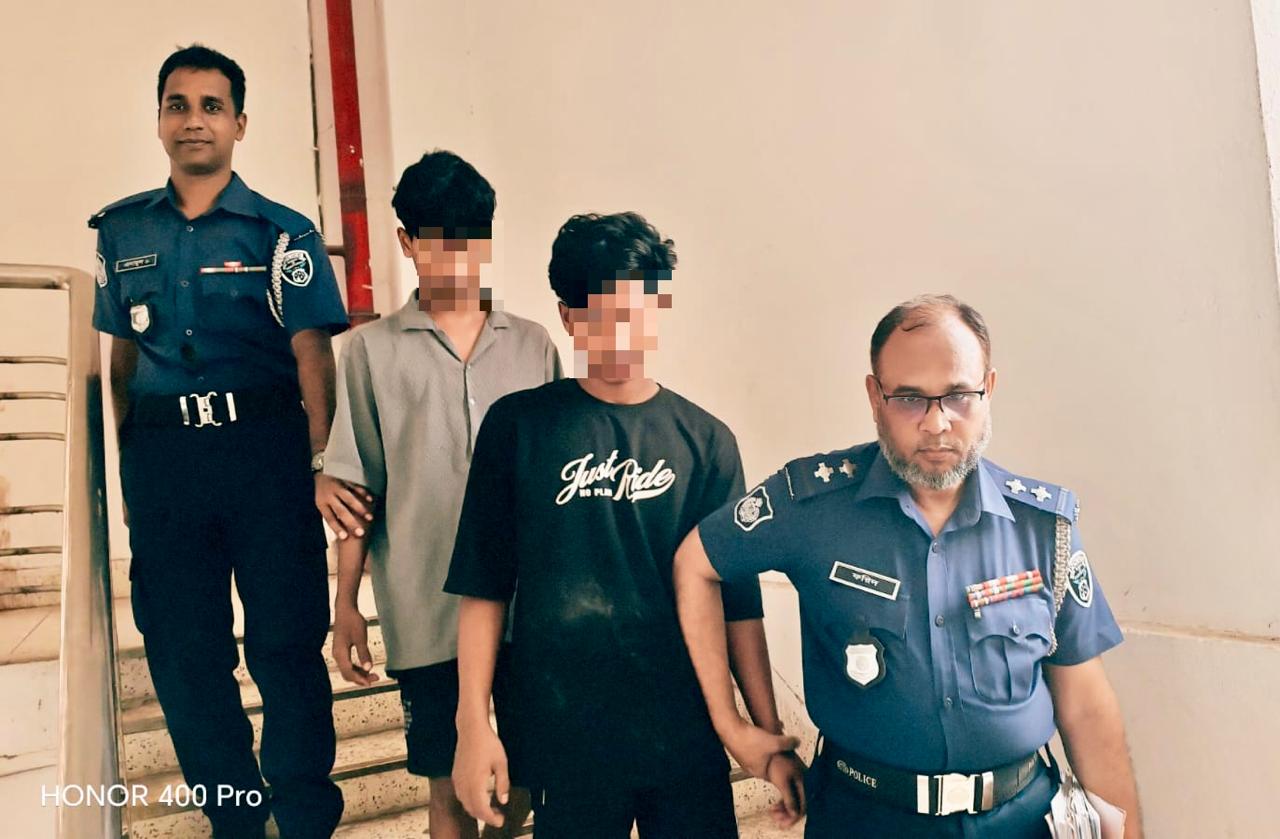 সোনাইমুড়ীতে রিকশাচালক হত্যা মামলায় দুই কিশোরকে গ্রেপ্তার করেছে পিবিআই