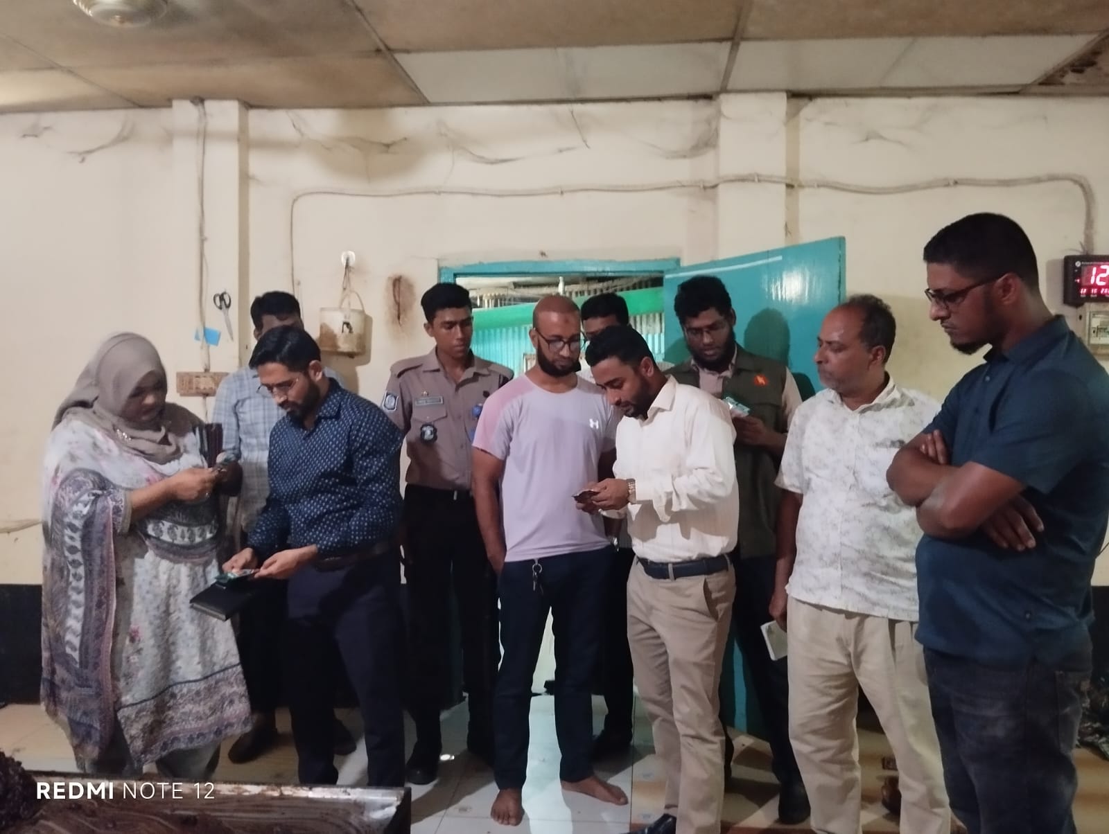 ফেনীতে অস্বাস্থ্যকর পরিবেশে আচার তৈরির কারখানায় অভিযান ও পণ্য জব্দ