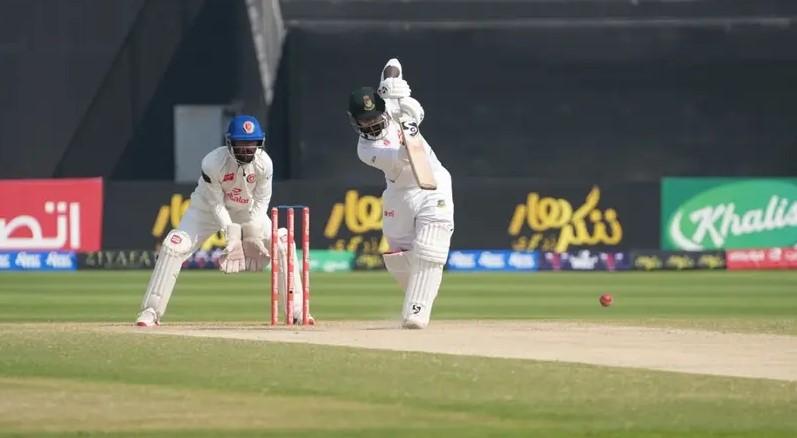 আফগানিস্তানের বিপক্ষে আবুধাবি টেস্টে ব্যাট করছেন লিটন দাস ও মেহেদী হাসান মিরাজের জুটি