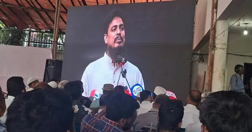 জুলাই জাতীয় সনদ বাস্তবায়ন নিয়ে বিএনপি সরকারের সমালোচনা করছেন এনসিপির সদস্যসচিব আখতার হোসেন।