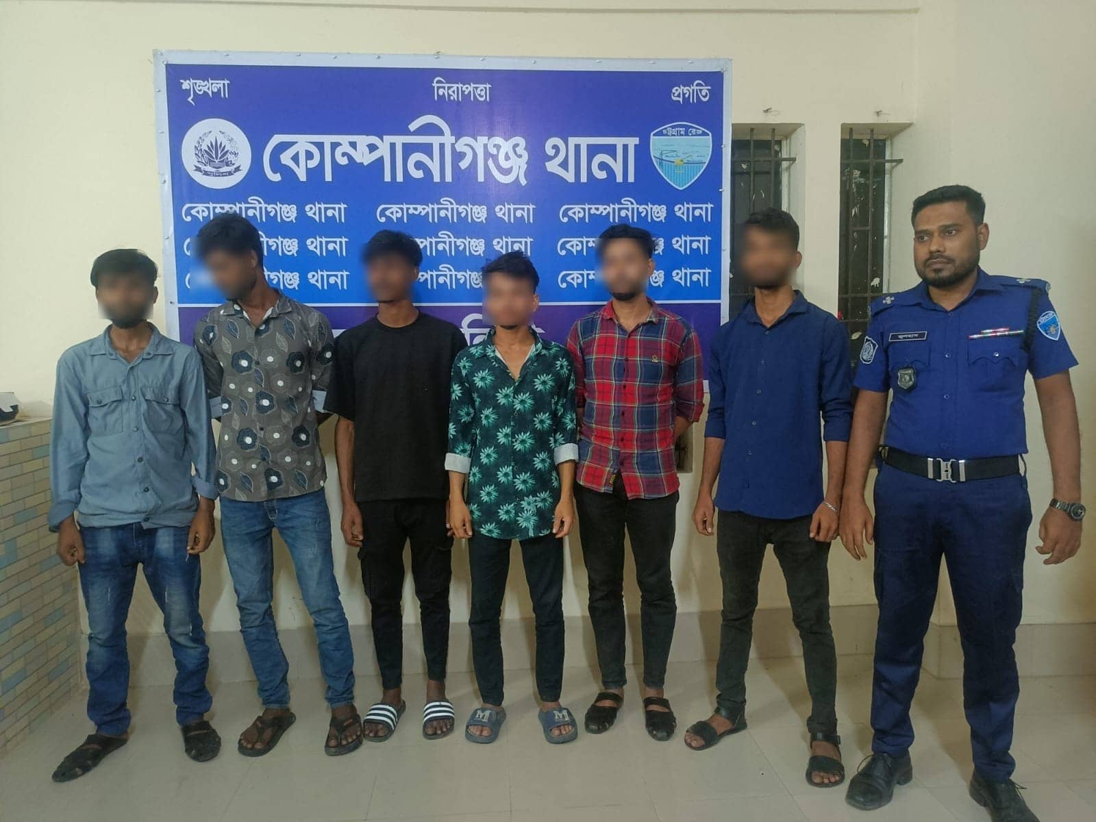 নোয়াখালীতে কিশোর গ্যাংবিরোধী পুলিশের অভিযান