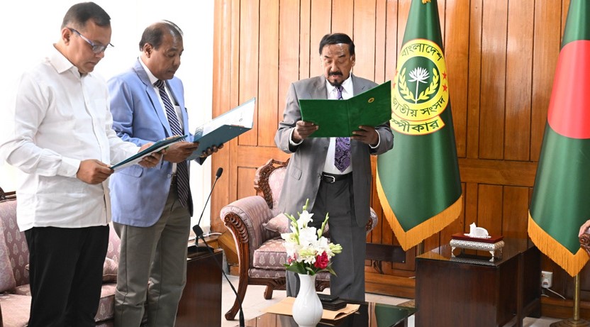 সংসদ ভবনে শেরপুর ও বগুড়ার নবনির্বাচিত দুই এমপির শপথ অনুষ্ঠান