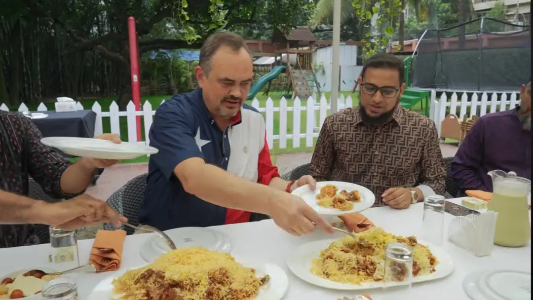 ইকবালের বিখ্যাত কাচ্চি বিরিয়ানি, সেই স্বাদ : মা‌র্কিন রাষ্ট্রদূত