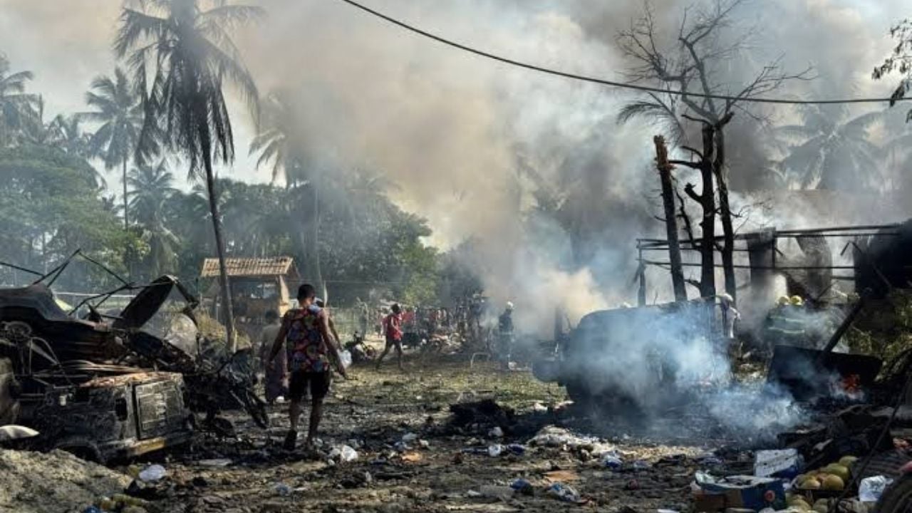 মিয়ানমারে একটি বাজারে হামলায় ৪৯ জন নিহত 