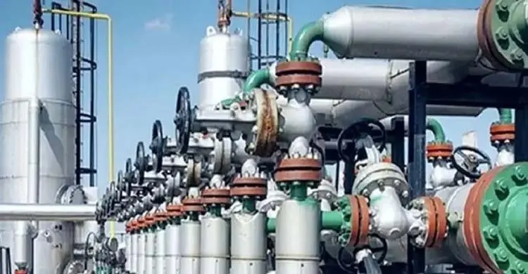 Oil prices fall as Saudi Arabia offers extra crude via Oman