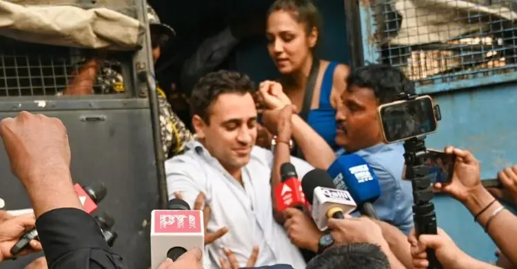 ভারতের মুম্বাইয়ে অভিনেতা ইমরান খান আটক