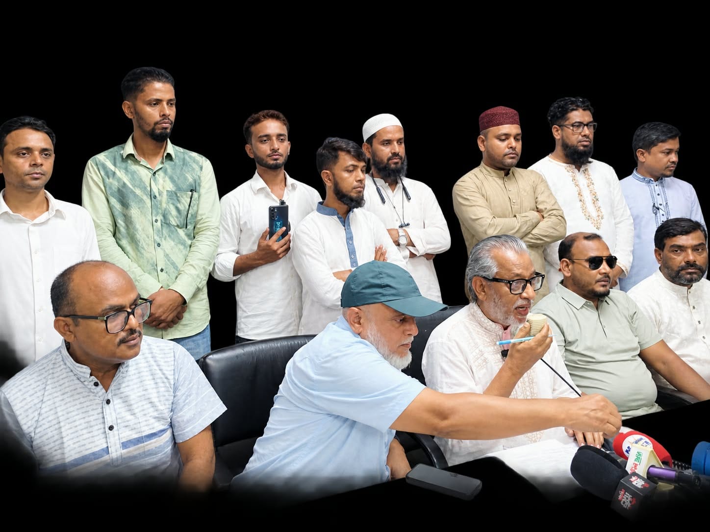 সড়ক পরিবহন শ্রমিক ফেডারেশনের ৩০ সদস্যের কমিটির কার্যকারিতা স্থগিত: শ্রম অধিদপ্তরের সিদ্ধান্তকে স্বাগত নেতাদের